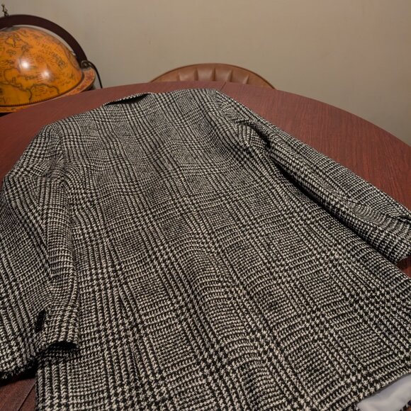 Elegant Viggo Glen Plaid Topcoat – Size 40 REG - Picture 3 of 13